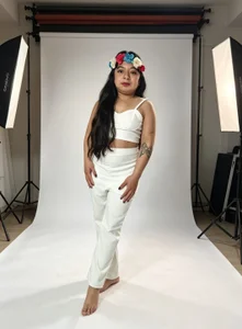 In elegant white 🤍 de SARAWILLS Foto