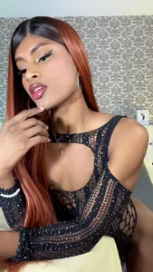 LOOK ME MORE de Elektra_Queen  4 Imagens