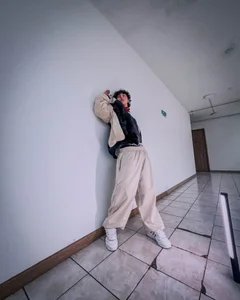 Luke_Howland Public зображення 2