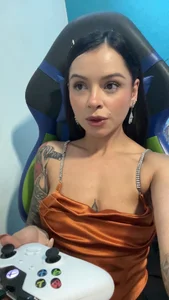 February / 5 Selfie´s de Selena_G69  7 photos