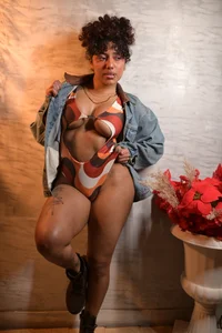 LuckySwagson It's hard to think every time you put it here, just enjoy my pictures. Foto 3