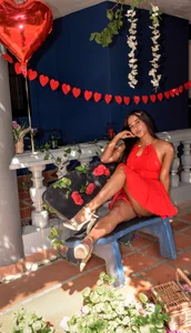 Lia_James_ A month full of love and passion 🌹💋🔥  снимка
