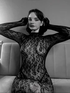 MaryHayward monochrome set Poză