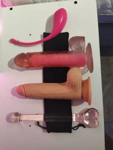 madhison_klain_s I love my toys, do you like them?🍆 Foto