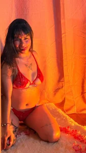 Candy_ec my tender and sexy body with yellow light💛🌼 Poză 2