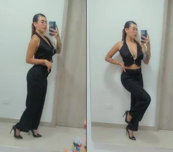 Pamelamiler__ kullanıcısının A woman's elegance lies in her confidence 🖤 albümü -  fotoğraf