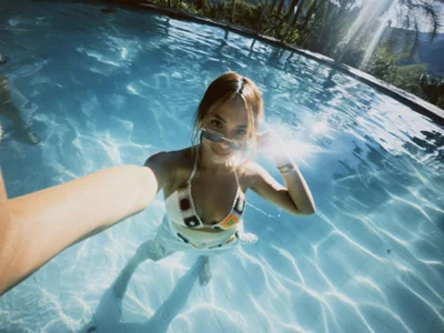 nikolevoshkie_ Pool 🩵 Pic