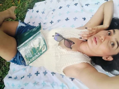 EIMY-ROBERTSのCome have a day to read with meの 3枚の写真