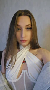 Emma_Willson Public slika 2