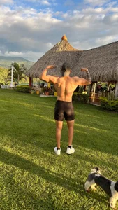 Leoknight: Public ( 4 фото)