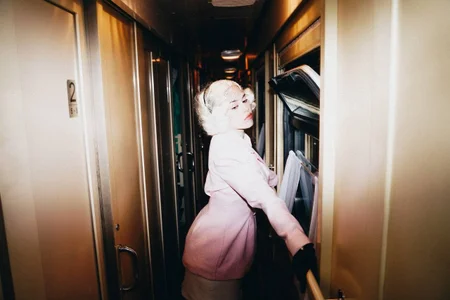 on the train de Monroe_Linger  3 photos