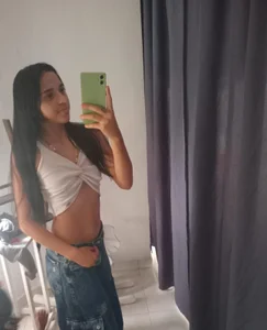 AmelieLaurentC Hello, babe 😘 Ready to have a fun, seductive day together? I’m live from 8:30 a.m. to 3:30 p.m., pl slika 6