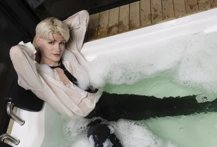 VladHellsing4 IN THE JACUZZI Foto 3