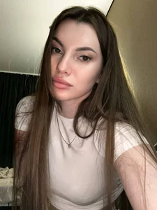 LaveraMelingのSelfie in Ribbonの 2枚の写真