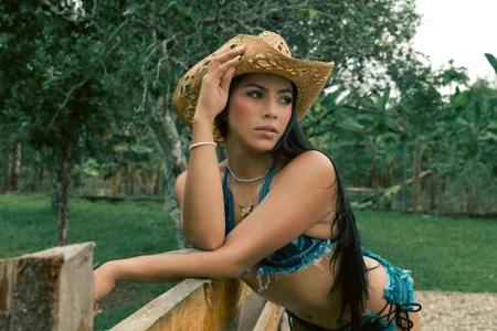 Amber_villalobos_ I am your cowgirl Pic