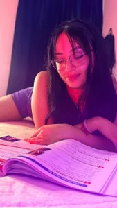 _Mia_kiss_ Public Pic 2