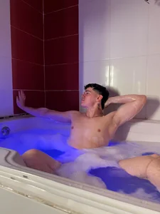 taylor_morgann Welcome to my Jacuzzi Pic 5