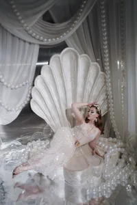 Born from sea foam to warm the cold depths de TinaBrook Foto 6