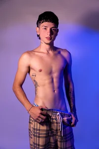 Ryan_Millerの🖤 Come here, baby… I need a taste.の 2枚の写真