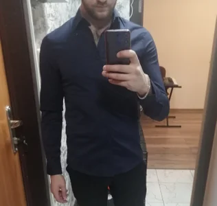 Deckard_Webb1_Which shirt is better?图片 2