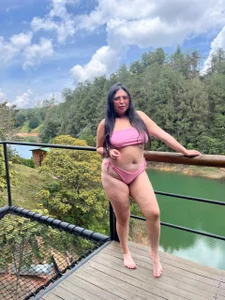 AnahiVeega glowing Pic 4