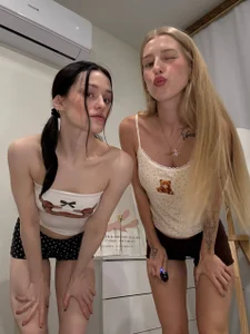 kira_mia FIRST TIME stream Kira+Mia😱 Pic 4