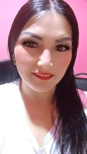 PENELOPELEWISs SELFIES 圖片