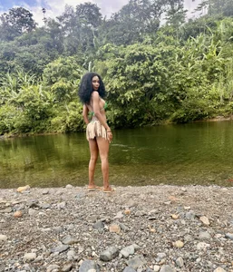 Valeria_Thompson1 I love 🌊☀️🍃 Foto 4