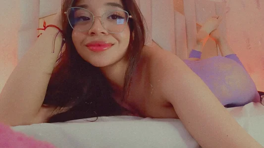 MARIANA_TAY1 Lila💜 Foto