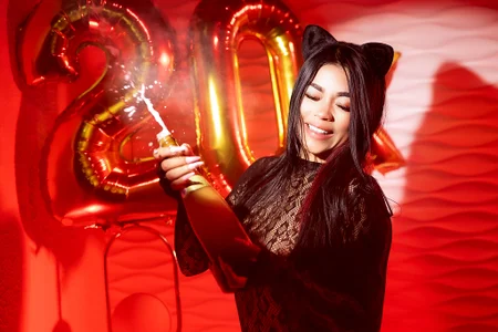 20K Reasons to Desire Me od danika_mori1  6 snímek