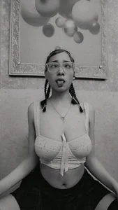 to black and white 👀🙈🥺 de Jadde_Greyy_  Imagens