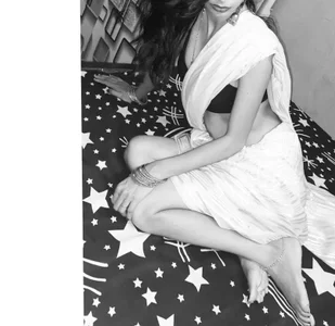 Aarvi_Arora Public صورة واحدة|Aarvi_Arora Public صورتان|Aarvi_Arora Public  5 صور|Aarvi_Arora Public  5 صورة