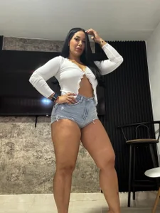 Dakota_diaz_ What hides this photo ...😈😏 Poză 5