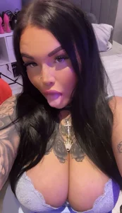 _MelinaCurves_ Public Pic 6