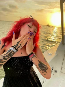 Sarah-Stoner Me in the beach again😛 slika 7