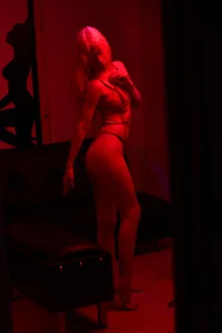 Elif_blond: Red ( 2 фото)