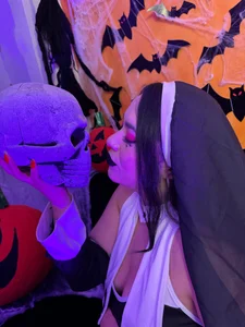 HotSummer8 Sexy Nun! Bilde