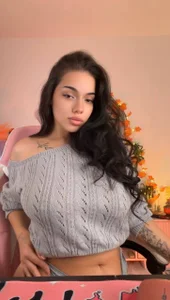 KatherineSwan Sneak peeks from my stream 🥰❤️ #autumbvibes 🍁 #live now #brunette #curvy Billede 4