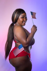 victoria_withmore Patriotic Thirst Trap😏🔥 Foto 3