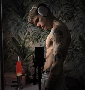 TalkingHead_0_ Public Pic 3