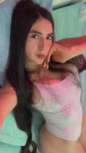 Itzel_Geneva White is my color - {count, plural, one {תמונה אחת} two {שתי תמונות} many {# תמונות} other {# תמונות}}