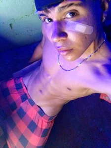Manuxx2 Public Pic 4