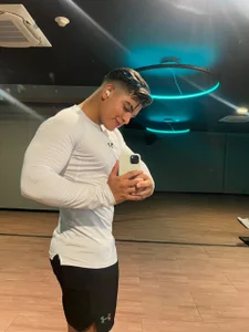 Derek_Stone_ After gym sweaty 💪💧  снимка