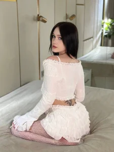 Remy_Larson me🌷 Gambar 4