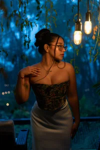 -VICKKY: IN DARKNESS ( 2 фото)