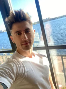 Oscar_Miller_ Public  3টি ছবি