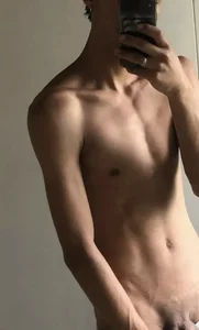 Pickmenx Hard But Hidden – Emojis, Tight Shorts & No Shame 🍆😏 Immagine  3