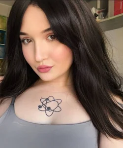 MollySoShy Public Pic