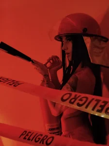 LaurentConnor Between sirens, hoses and burning glances Gambar