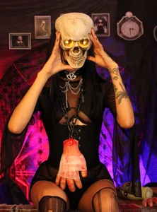 sophieedear Dark Halloween 🦹‍♀️ Pic 2